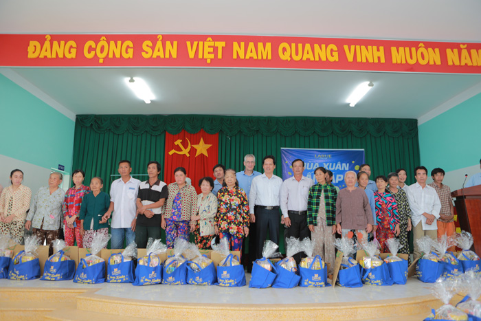 “HEINEKEN Việt Nam - Mùa Xuân Ấm Áp” mang niềm vui đến các gia đình khó khăn đón Tết